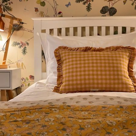 Woodpecker Lodge - Brook Meadow - Sleeps 4 Plus 2 - No Pets Market Harborough Extérieur photo