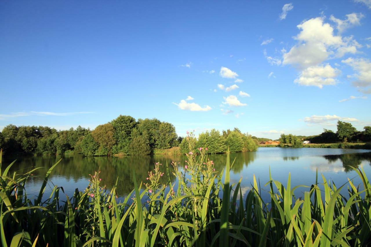 Woodpecker Lodge - Brook Meadow - Sleeps 4 Plus 2 - No Pets Market Harborough Extérieur photo