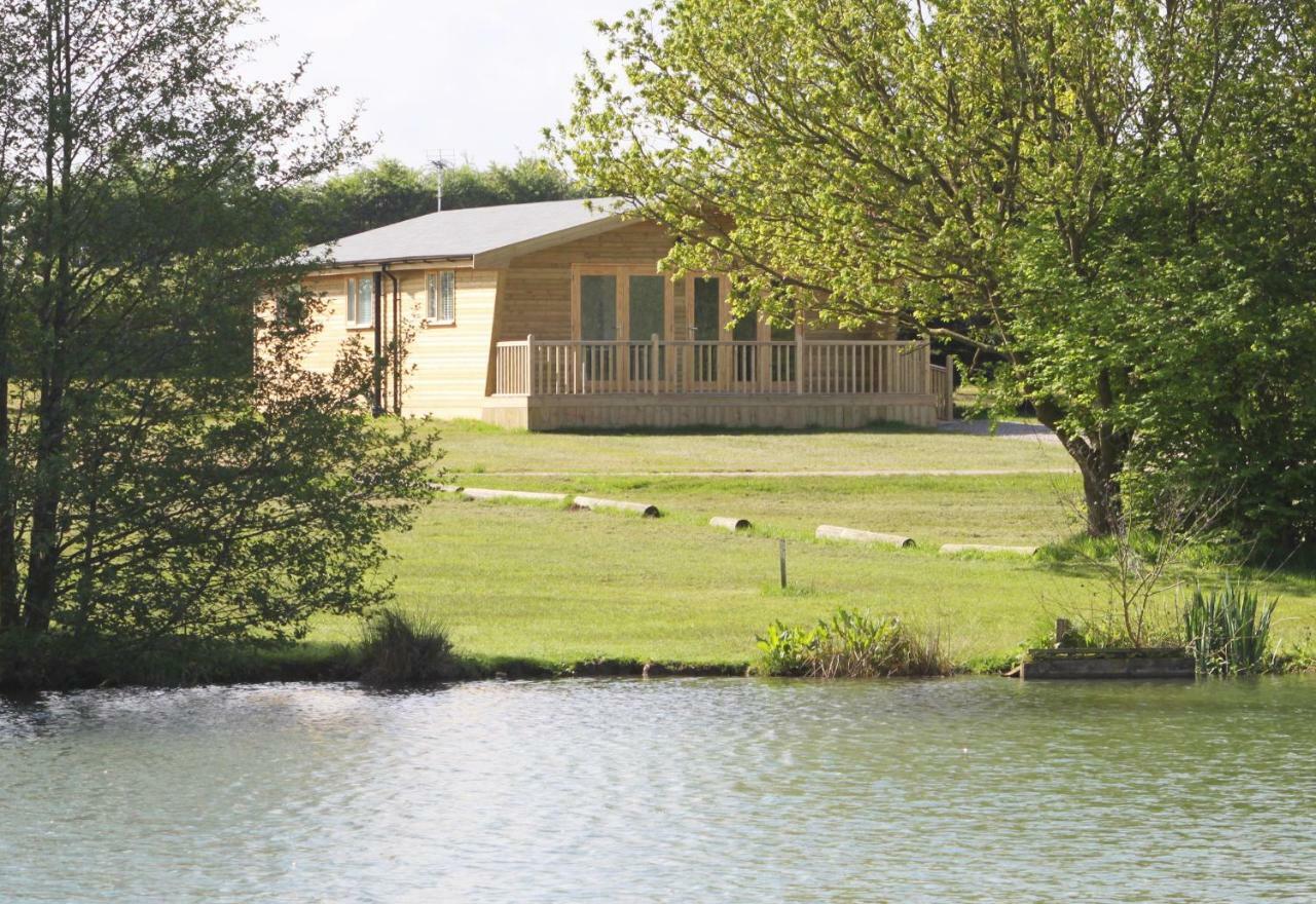 Woodpecker Lodge - Brook Meadow - Sleeps 4 Plus 2 - No Pets Market Harborough Extérieur photo